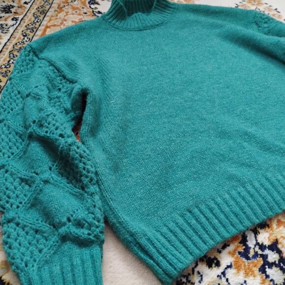 NWT Blue Green Cozy Sweater With Crocheted Sleeves - Picture 2 of 7